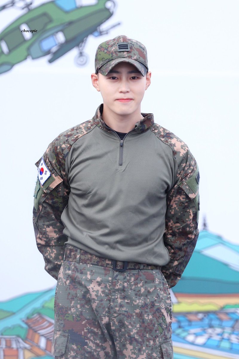 chocopie_cloud's tweet photo. 231008 지상군페스티벌

귀여워🐱
#하성운 #HASUNGWOON https://t.co/P8VDG0SzxM