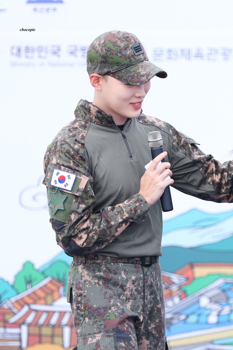 chocopie_cloud's tweet photo. 231008 지상군페스티벌

귀여워🐱
#하성운 #HASUNGWOON https://t.co/P8VDG0SzxM
