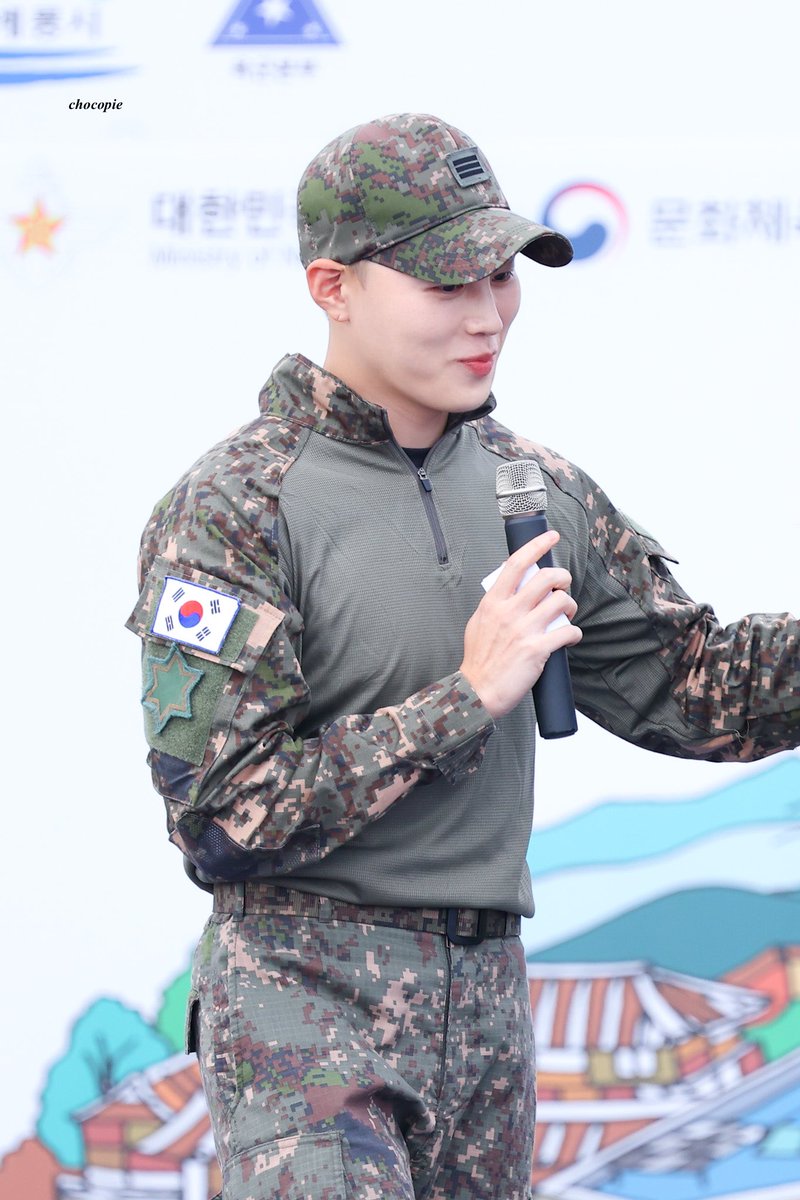 chocopie_cloud's tweet photo. 231008 지상군페스티벌

귀여워🐱
#하성운 #HASUNGWOON https://t.co/P8VDG0SzxM