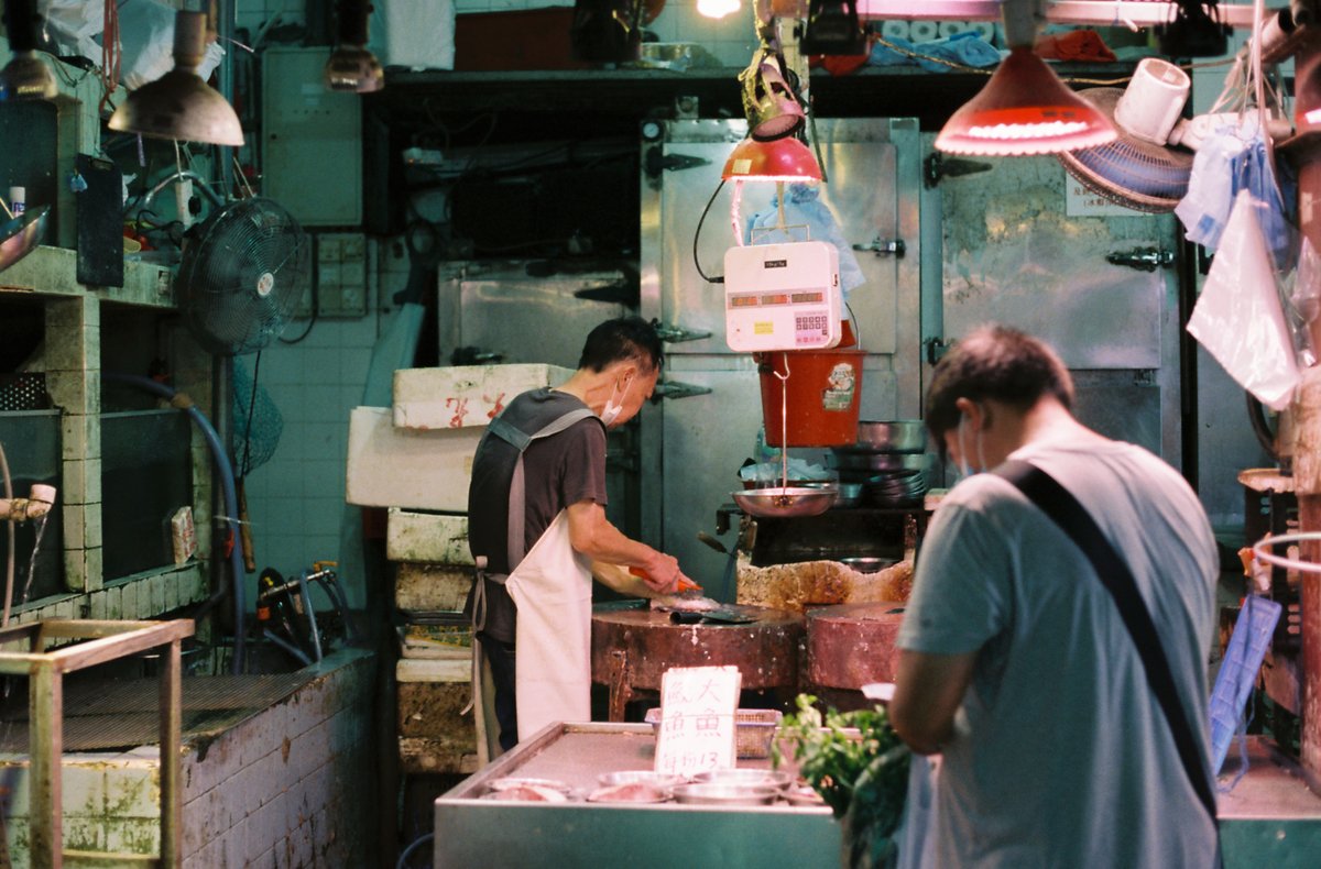FishMonkeyCow_'s tweet photo. A small collection of different stores in Yau Tsim Mong, Hong Kong