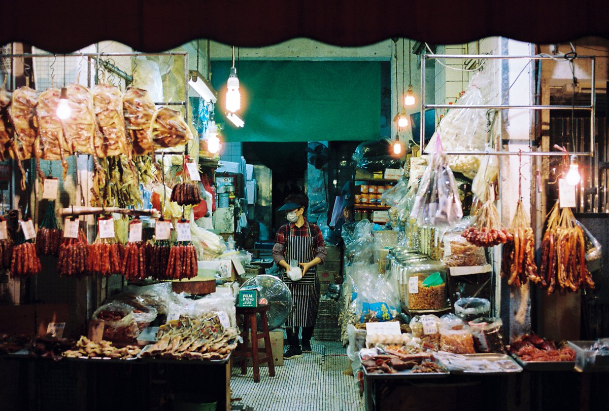 FishMonkeyCow_'s tweet photo. A small collection of different stores in Yau Tsim Mong, Hong Kong