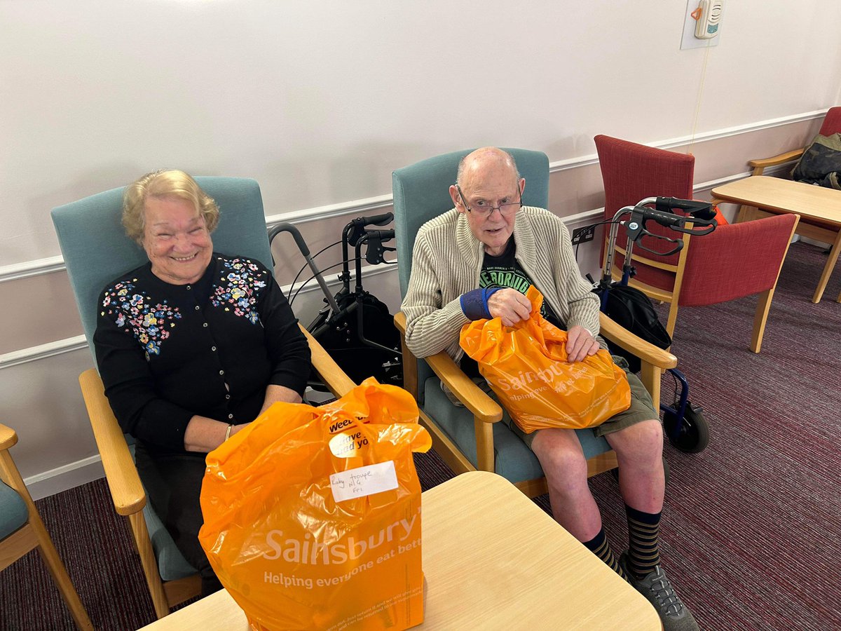 Piltonequality's tweet photo. Last week was #ChallengePovertyWeek

We know the importance of food in bringing people together, &amp; the impact of food poverty. Last week, we delivered food parcels to our Friday Neighbourhood Group &amp; our Weekend Resource.  

Thank you to Sainsbury’s for the donation of 500 bags https://t.co/5xOos9ZZKK