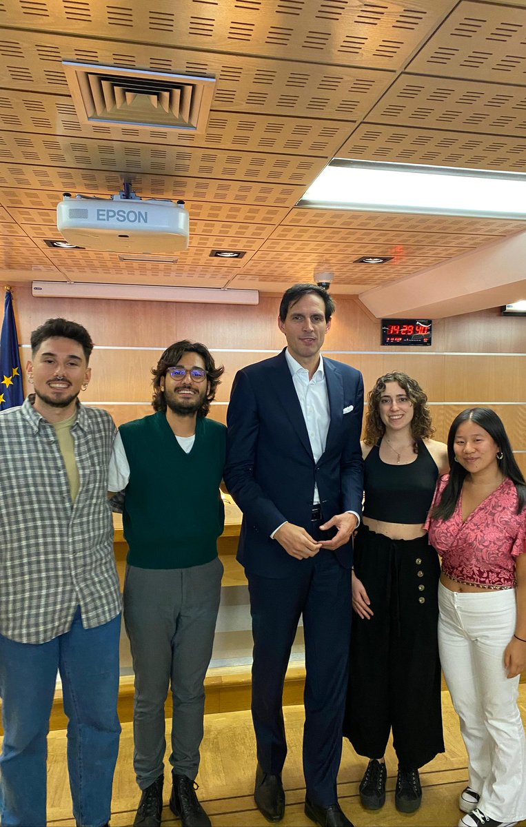 ESNSpain's tweet photo. Ayer hemos participado en una reunión 🗣️ con el Comisario de Acción por el Clima de la Comisión Europea 🇪🇺. Hemos podido cuestionar sobre las futuras iniciativas de la Comisión Europea para facilitar transporte #sostenible 🌍 y asequible para la #juventud 💫.

#ThiIsESN #ESNSpain https://t.co/Rbbre7G1Ho