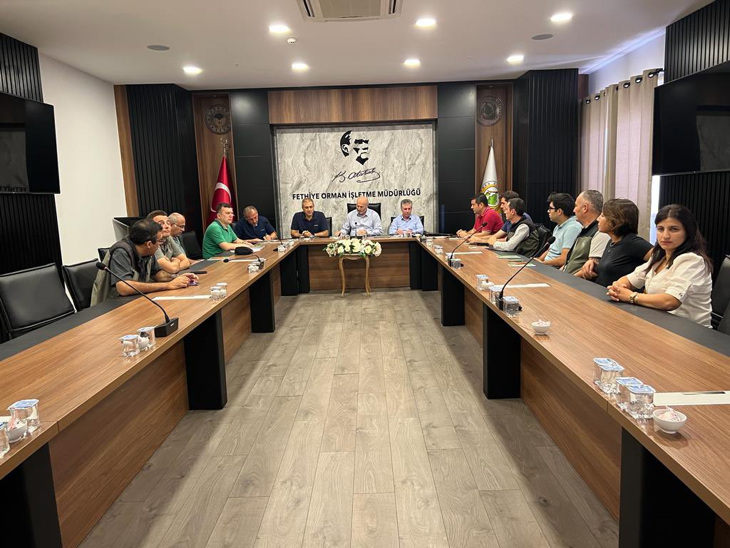 Genel Başkanımız Hasan Türkyılmaz ve beraberindeki heyet, Fethiye Orman İşletme Müdürlüğü’nde meslektaşlarımızla bir araya geldiler.

Nazik ev sahiplikleri için İşletme Müdürümüz Hakan Duman ve çalışma ekibine teşekkür ediyoruz.