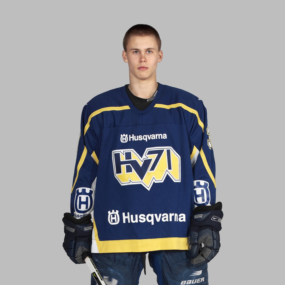 HV71's tweet photo. Idag meddelade HV-produkten och dubbla SM-guldsvinnaren David Ullström att karriären är över. Stort grattis till en fantastisk hockeykarriär @d_ullstrom ! ⭐️ #HV71 https://t.co/zqYA484EKX