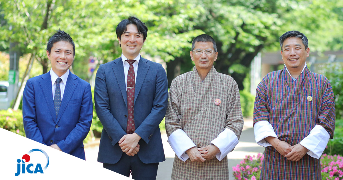 jica_direct's tweet photo. ブータン🇧🇹でデジタル技術を通じて国民の健康とウェルビーイングを向上させ、経済や社会を豊かにするという、これまでにないプロジェクトが始まりました。

ブータンで描くデジタル社会の未来図とは？👇
✅https://t.co/mzn0UrHSEL
#JICA #JICADX #JICADXLab #DigitalforDevelopment #デジタル化の促進 https://t.co/kSwAyOXZw4