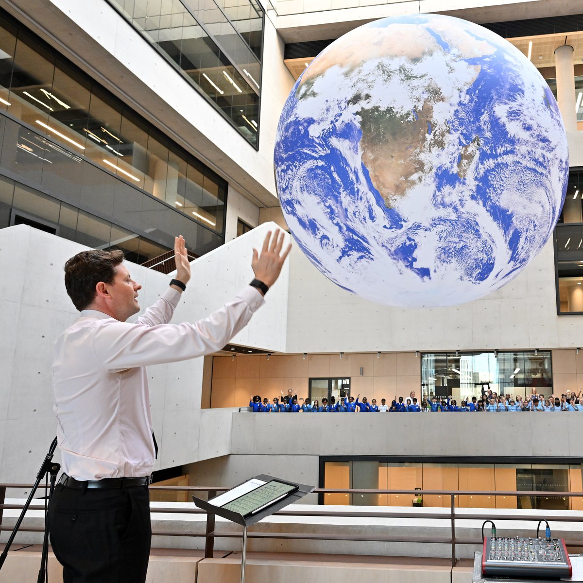 UCLEast's tweet photo. The first #EastBank collaboration on our new campus saw around 100 schoolchildren performing with the @BBCSingers under our magnificent #Gaia globe. Thank you @BMooreAcademy, @Hillyfield_E17,
@stwinefrides and conductor @nic_chalmers. 

📷BBC/Mark Allan

https://t.co/okhsWKgwyO https://t.co/pLcgh7s45f
