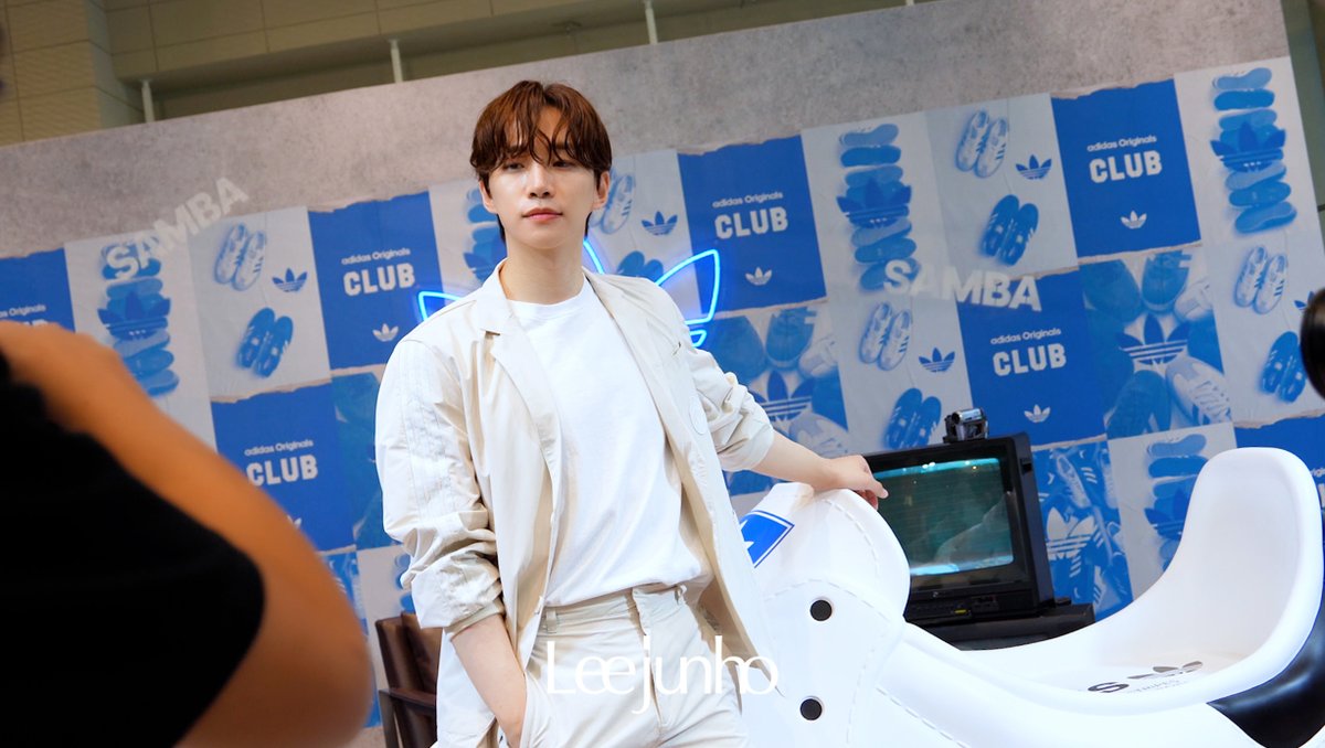 follow_leejunho's tweet photo. 오랜만이야 타이베이

https://t.co/TXmkopHnjL

#이준호 #LEEJUNHO 
#준호 #JUNHO 
#이준호_LEEJUNHO
#adidasOriginals https://t.co/DbxU5jS1l7