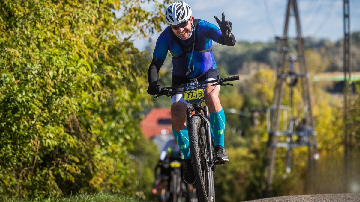 totalizator_sp's tweet photo. Przed nami wielki finał 🟡 #LOTTO Poland Bike Marathon! Już 1️⃣5️⃣ października na warszawskim Wawrze wystartuje 🚀🚴 ostatni etap 15. edycji wyścigu! Na wszystkich miłośników jazdy czekają specjalnie przygotowane trasy 🏁 📌 Kolarskie Miasteczko znajdzie się przy ul. Bielszowickiej, to serce 💛 wydarzenia, które zdecydowanie warto odwiedzić, już dzień wcześniej!

Z kim widzimy się na starcie? 🟡😉
➡️ https://t.co/ebU2apSxA8

 #WygrywamyRazem #KibicujzLOTTO #LOTTOPolandBike