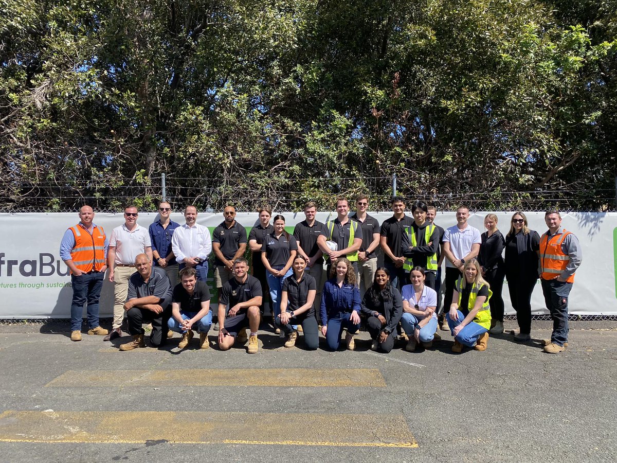 InfraBuild_Aust's tweet photo. We recently hosted 20 Multiplex graduates at our Eagle Farm site for an informative site tour. Our Reinforcing Operations Team showcased the incredible efficiency of our end-to-end processes, and we're excited for further collaboration between our businesses. 

#steelreinforcing https://t.co/NWZiVGFURw