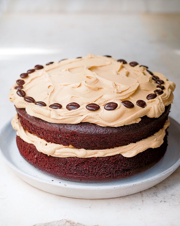 Nigella_Lawson's tweet image. Midweek treat: #RecipeOfTheDay is Chocolate Cake with Coffee Buttercream! nigella.com/recipes/chocol…