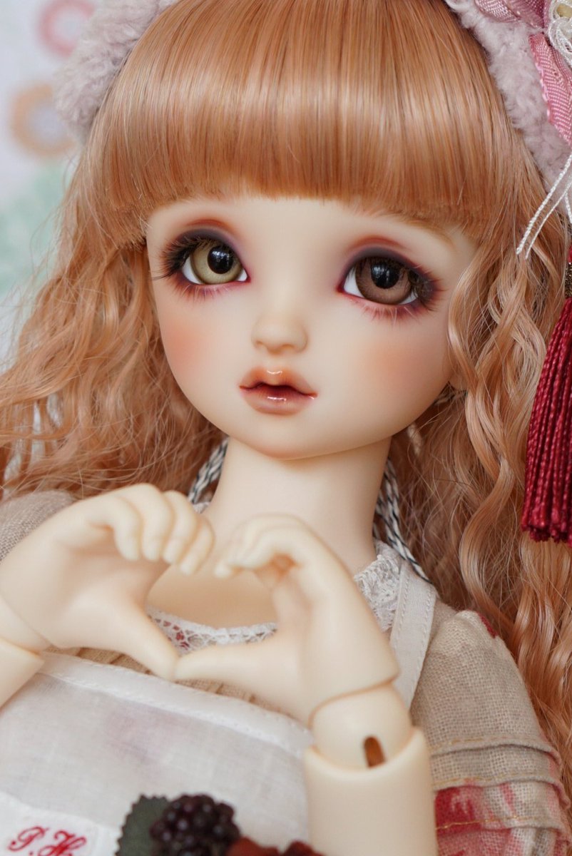 romi2_16's tweet photo. すみかメモリアルワンオフのSD98番ちゃんをお迎えしました!
フィニッシャー様はCieraさんです
名前は先日見た綺麗な満月にちなんで美月(みつき)です🌕️
まだまだ撮影に不馴れですがゆっくり仲良くなれたらなぁ、と思います🥰
🎩 @Meranchollilly
👗 @ph_doll
#SD98 https://t.co/DqBV4En2wi
