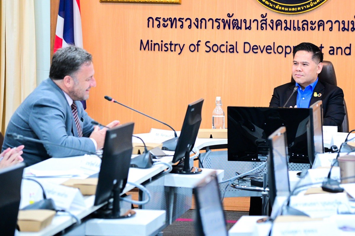 renaudmeyer's tweet photo. Strengthening the partnership btw Ministry of Social Dev & Human Security #MSDHS🇹🇭 & @UNDPThailand. Thank you Minister @TopVarawut for your leadership to the #LeaveNoOneBehind agenda & guidance to work on #gender equality, #disability inclusion, #LGBT issues, #youth empowerment https://t.co/0JIsxAEint