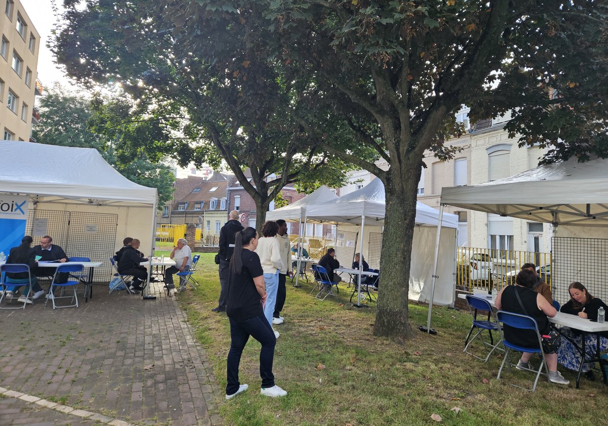 Hier s'est déroulé la 2eme journée "quartier emploi" à  ST Pierre à Croix.
👨‍👨‍👦‍👦 183 résidents du quartier ont pu rencontrer une 20aine d'entreprises
Venir rencontrer des habitants, échanger, les découvrir autrement, permet de révéler les savoirs- être et de les recruter.