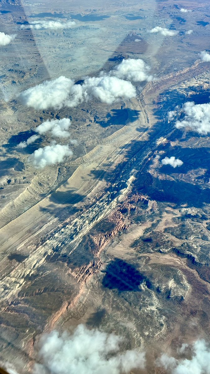 zepyaf's tweet photo. Hier j’ai eu l’honneur de voler sur le FGZNA de CDG à LAX (#AF072).
Trajectoire sud qui ne nous a pas permis de voir le Groenland mais quelques jolies vues dans les coins de Vegas et du Grand Canyon.
Totalement jaloux de mes 3 collègues qui vont voir U2 à @SphereVegas ! https://t.co/bAn17xDVSD