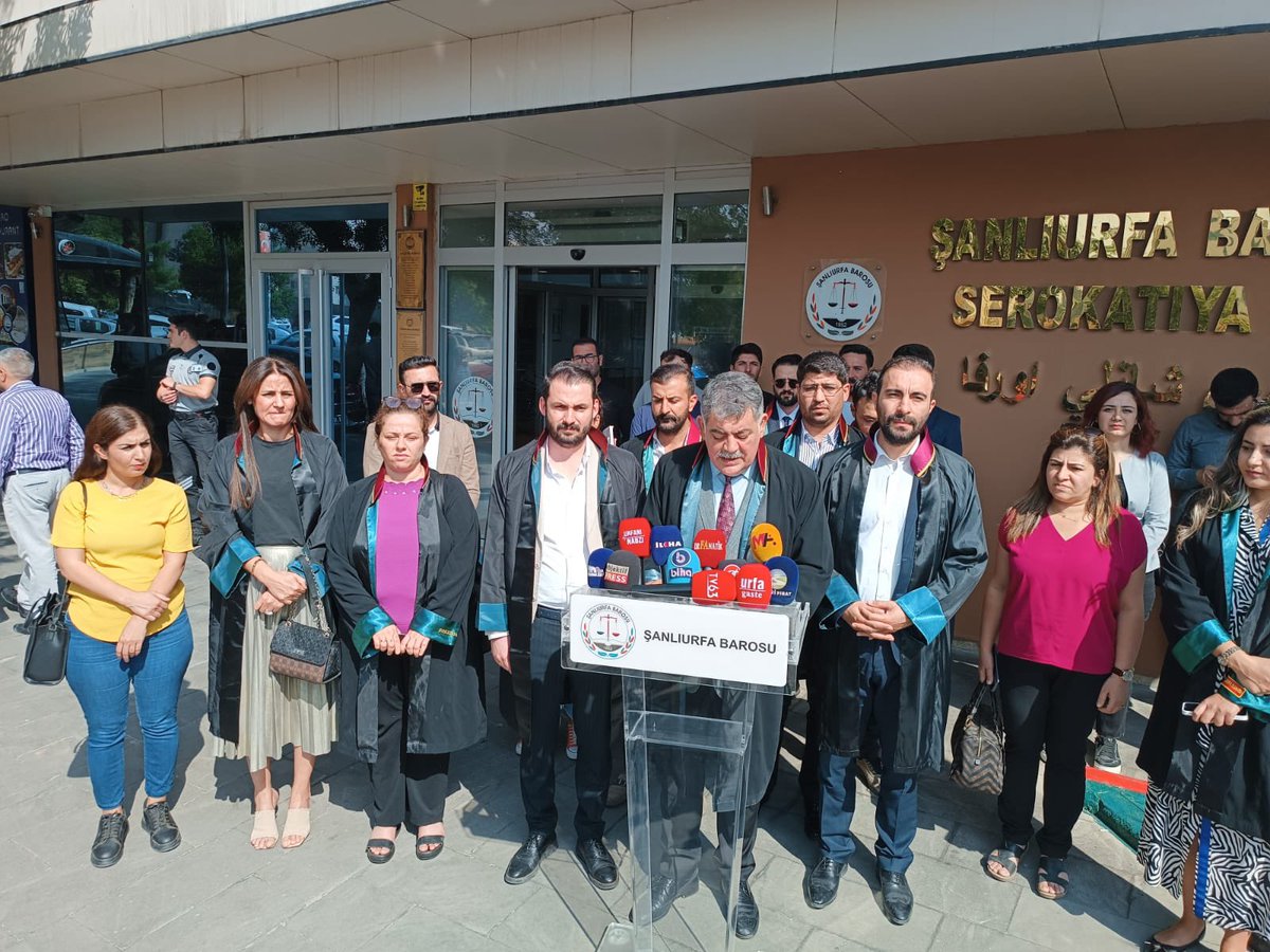 urfabarosugoc's tweet photo. Şanlıurfa İl Göç İdaresi Müdürlüğü ve Geri Gönderme Merkezinde yaşanan hukuksuzluklar ve işkence iddialarıyla ilgili basın açıklamamız.. https://t.co/4koLH2YTAV