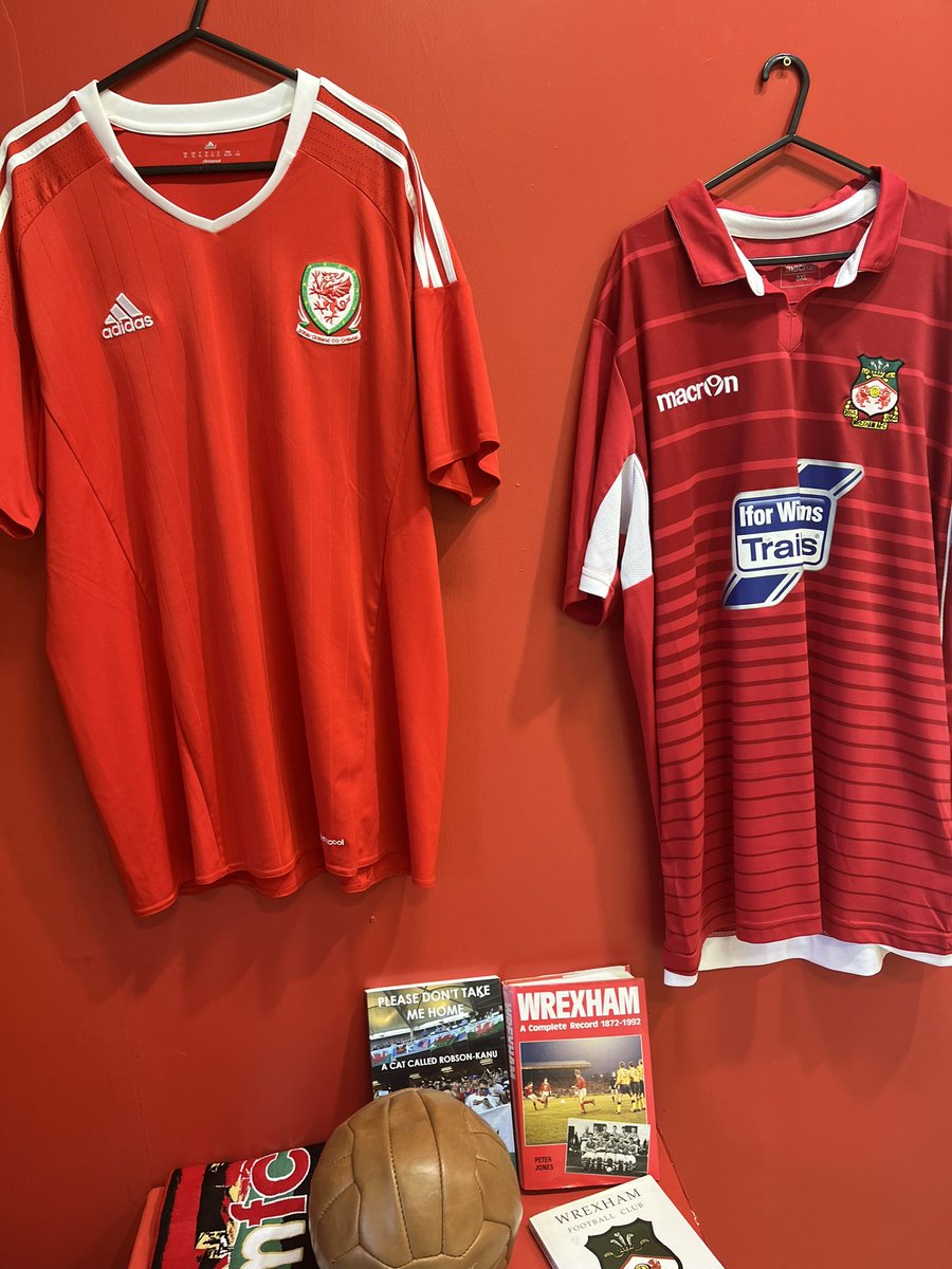 Quick look in at SGÔR exhibition at Eagles Meadow - well worth a wander to take in some #WxmAFC memories @49Dispensary