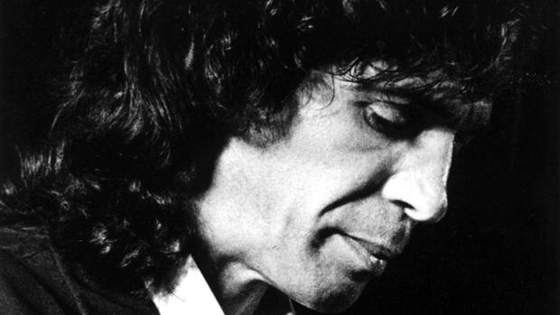 camaronflm's tweet photo. Tantos años me costó dejar un buen legado para el flamenco, que tanto me dio, para ver cómo está ahora...
Esto siempre ha sido algo puro que nunca se puede perder.
Si supieran lo que significa para mi, le darían la importancia que merece.
Nunca hay que olvidar las raíces... https://t.co/KEFCbPwpur