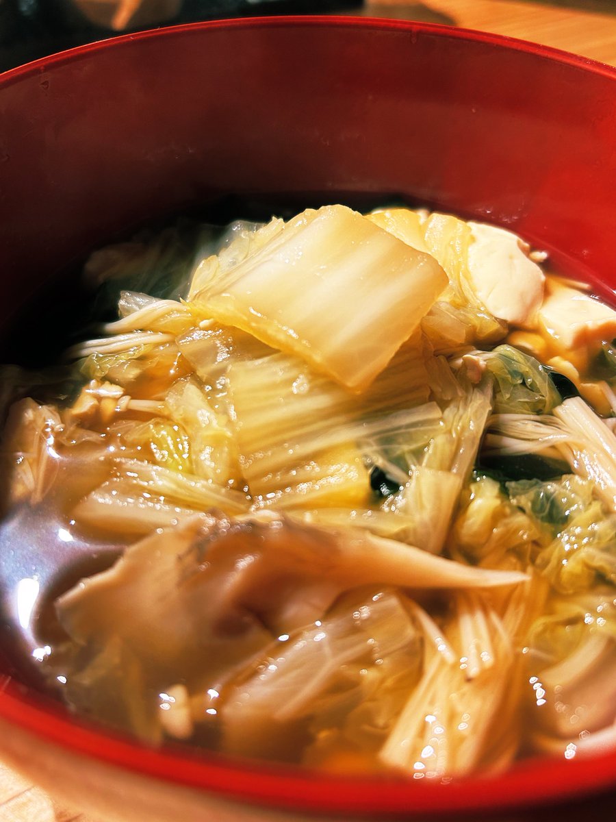 jai3day's tweet photo. クタクタ煮えてる白菜をどうしても食べたい日だった
謎スープで満足した https://t.co/afg5UKh0ov