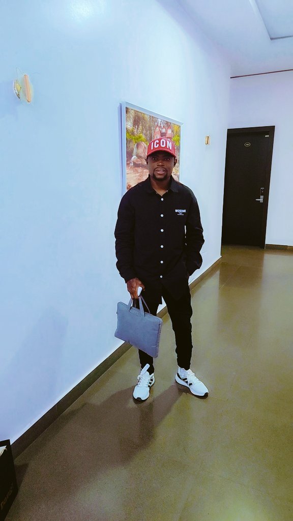 Gbalode_'s tweet image. Drop your aza ,Let me bless one person 100k 😍