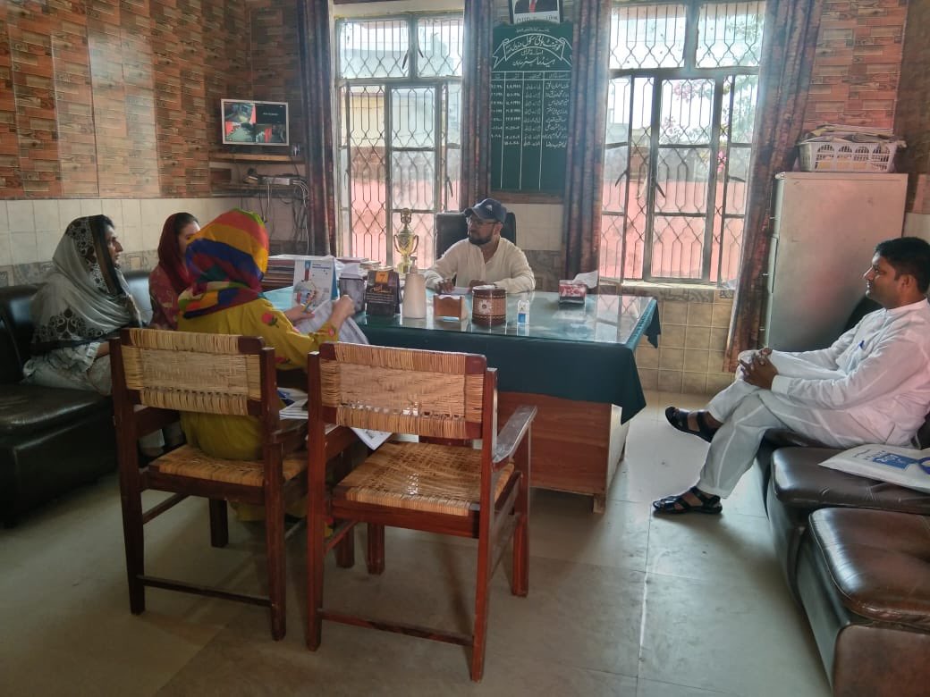 ASERPAKISTAN's tweet photo. #Asercycle23 update!
Monitoring Visit to villages Dhandiyan and Wando of district Gujranwala.
Mr Adil Iqbal from NCHD facilitated the monitoring visit.
Monitored Government and private school sheet.
#ASERPakistan23 #ASERPakistan #ITACEC https://t.co/7cuF3t5CoA
