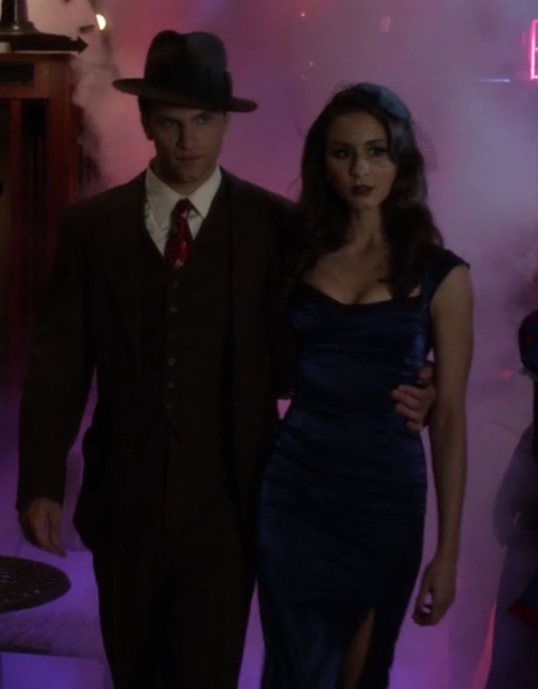 swqnsviolet's tweet photo. spoby’s s3 couples halloween costume is next level hot LIKE ❤️🔥❤️🔥 #pllrewatch https://t.co/lZB9DENpyM