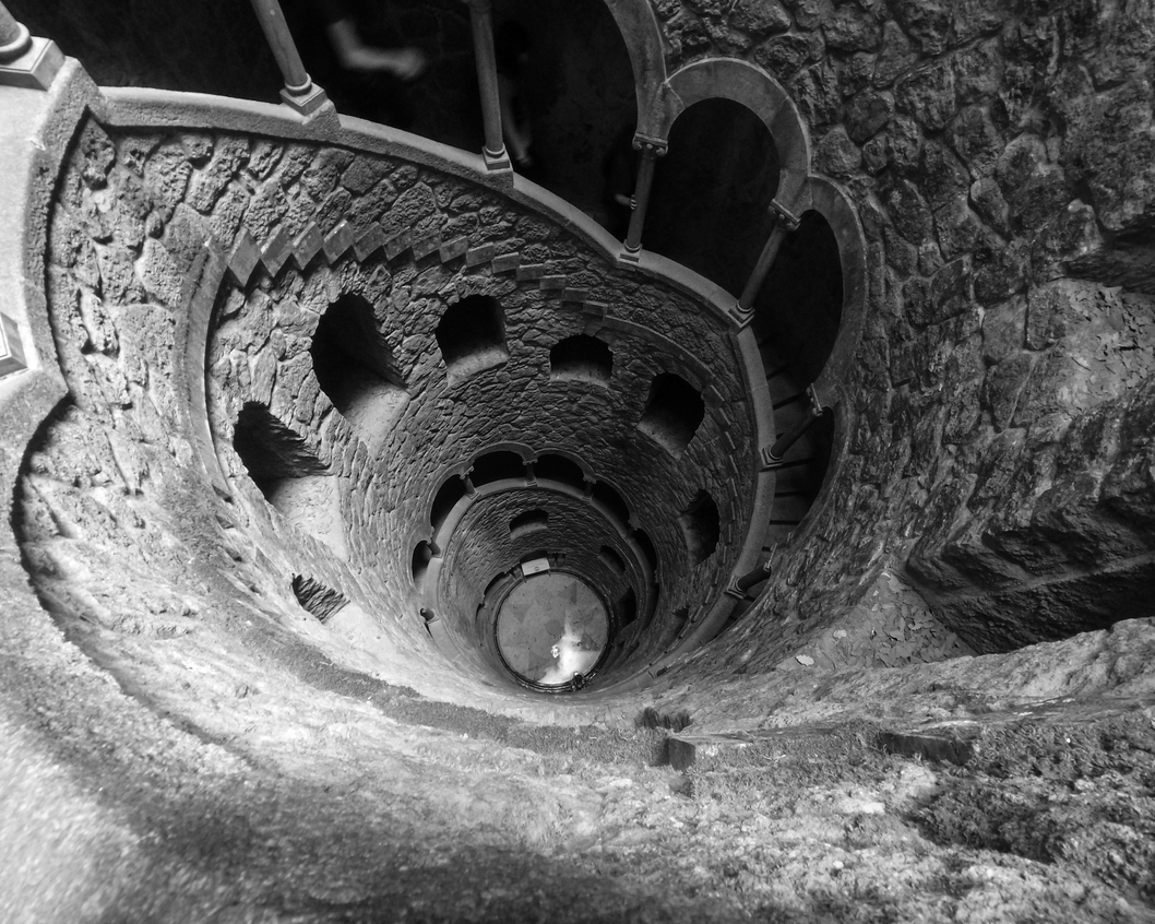 Flygia360's tweet photo. Don't look down 📸
.
.
. 
#Flygia360 #photography #travelphotography #photooftheday #picoftheday #actioncam #actioncamera #SJCAM #EyeEM #beauty #Portugal #Sintra #QuintaDaRegaleira #blackandwhite #well #hidden https://t.co/EDJUKe4Xnl
