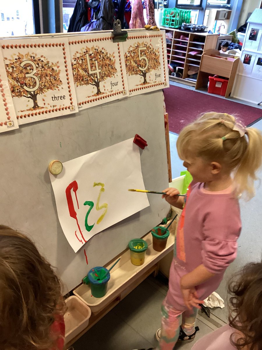 CarlibarNursery's tweet photo. Painting numbers from the picture cards. #numeracy #numberformation  #visualprovocations #autumnleaves https://t.co/sICpxz77qV