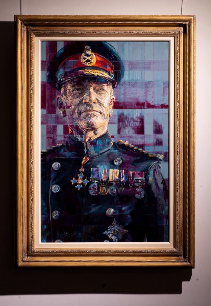 My final act as Chief Royal Engineer @Proud_Sappers and @BritishArmy was to thank the amazingly talented @Hannah_Shergold for this unbelievably brilliant portrait. hannahshergold.com/2023/general-s… Check out her wonderful story at hannahshergold.com.