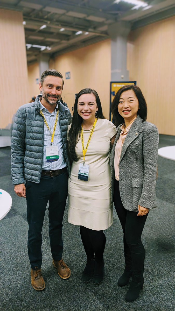 My hearty congratulations to Matt @McDowell_Lab for the Battery Division Early Career Award <a href="/ECSorg/">ECS</a> 244th Meeting ! Matt has trained so many wonderful students such as Stephanie in the picture 👇 and Thomas <a href="/LESC_Public/">Laboratory for Energy Storage and Conversion</a> 😊. Congratulations 👏🎉💯