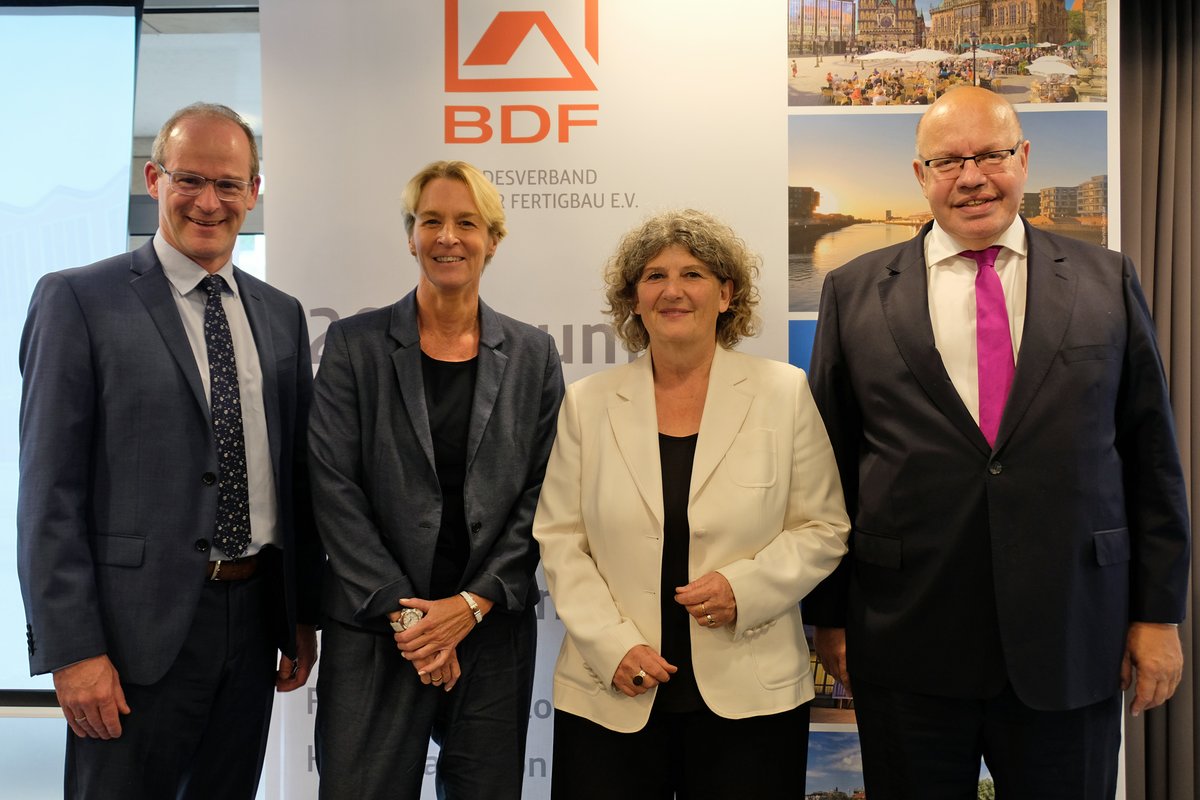 26. Forum Intelligentes Bauen des BDF mit Peter Altmaier, Martina Voss-Tecklenburg, Christoph Heusgen und Moritz Schularick urlz.fr/nYwN
#BDF #Fertigbau #Fertighaus #Bauen #Holz