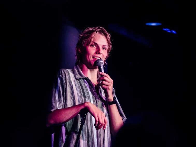 Looking for a stand-up #comedy show in #Arnhem spoken in #English? Look no further, because comedian Diederik Zuurmond performs his new hour-long performance ‘Manchild’ on Friday the 13th of October at the @PosttheaterUIT in Arnhem. bit.ly/3FaAIcD