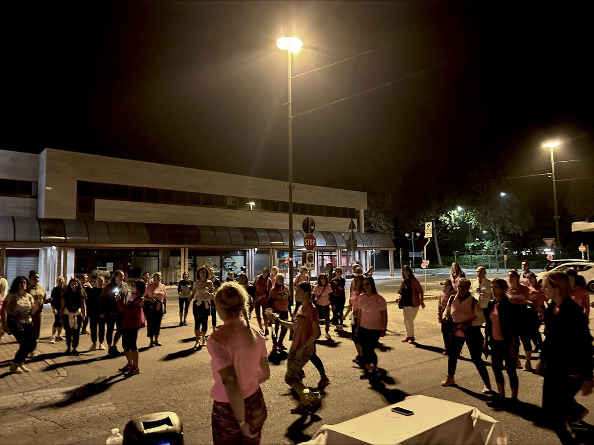 🩷Continuano le iniziative di “Ottobre Rosa”, il mese dedicato alla prevenzione contro il tumore al seno. 

🚌L’autobus rosa sta viaggiando lungo la terraferma veneziana e ha fatto tappa alla “Nave de Vero” dove il dipartimento dell’Ulss3 ha raccolto le prenotazioni per gli