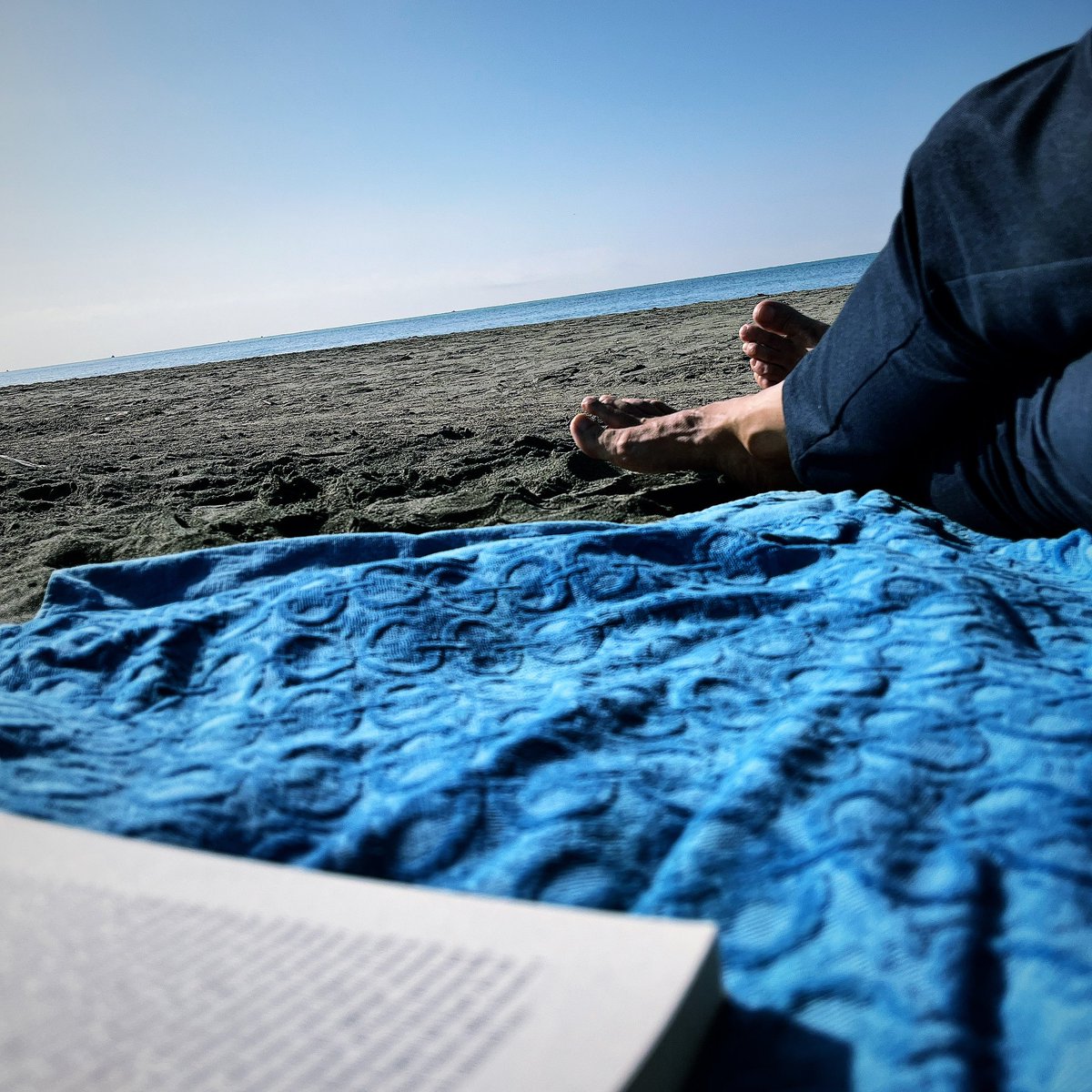 ….book time ❤️ #bookstagram #ksiażka #kirjasto #realax #summer #paikallinen #love #wineislife #wineislove #winelife #followyourdreams #passionevino #book #instagoodlife #soddisfazioni #enjoywine #solovino #beach #photography