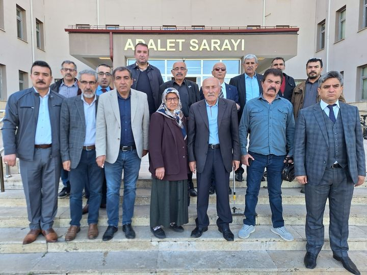 Yine bir tiyatro vardı bugün #Sivas adliyesinde, perdeyi aç kapa yaptılar. #MuhsinYazıcıoğluSuikasti ile alakalı bir dava vardı. #MuhsinYazıcıoğlu sevdalısı duyarlı bir kaç arkadaş oradaydı. Katılan herkese teşekkür ediyoruz. Aç kapa yapıldı bitti!