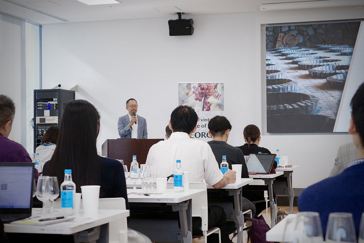 winepluscollege's tweet photo. 大橋建一MWによるジョージアワインのセミナー。 新しい情報が盛りだくさん。 更新が大切です。
#ワイン #ワインセミナー #ワインプラス #ワインプラスカレッジ #ジョージアワイン #オレンジワイン #アンバーワイン https://t.co/JhdoNNuQNx