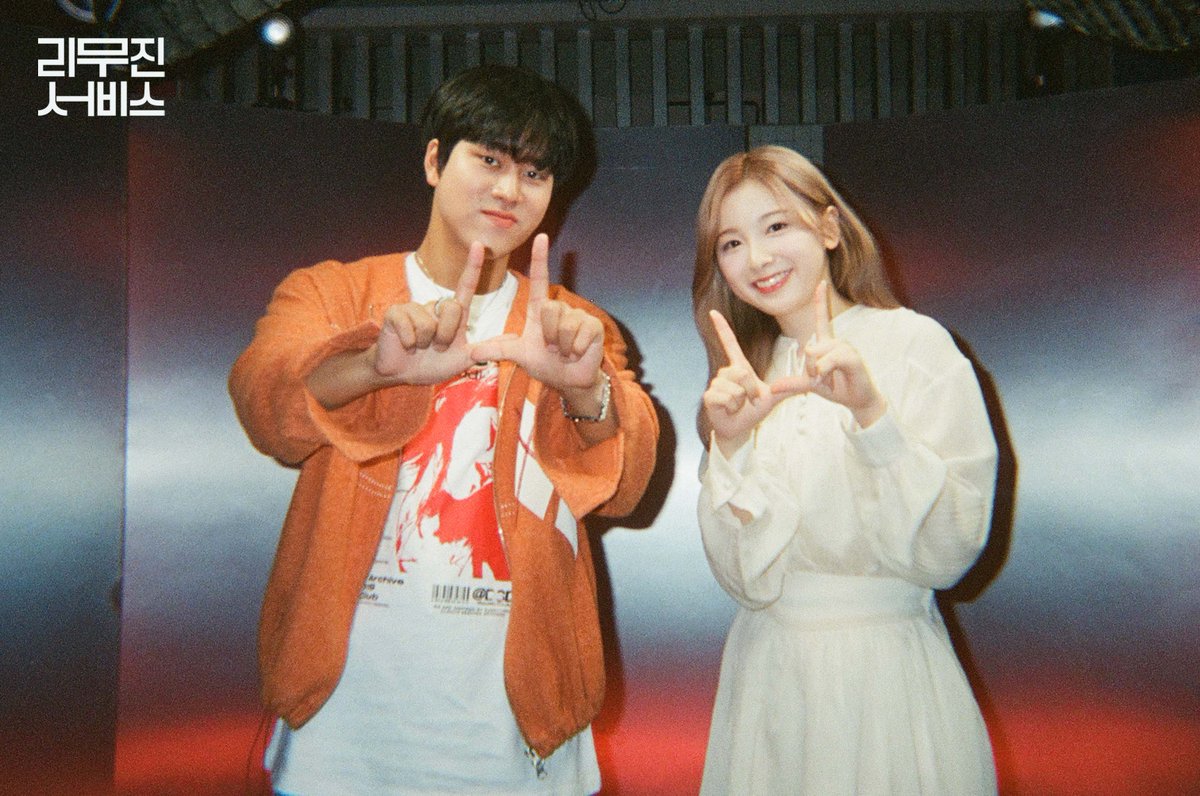 mujin_plz's tweet photo. 리무진서비스 EP.83 비하인드 필름 도착입니다💌
명창토끼빵🐰🍞 미이히 님과 달린 
이번주 리무진🚗 어떠셨나요?!
한국어 일본어 영어 노래 다 되는 밓무진서비스 ꯁ.̮ꯁ

@NiziU__official
@BPM_LMJ

#NiziU #니쥬 #MIIHI #ミイヒ #미이히 
#이무진 #LEEMUJIN #리무진서비스 https://t.co/qAyGc1935j