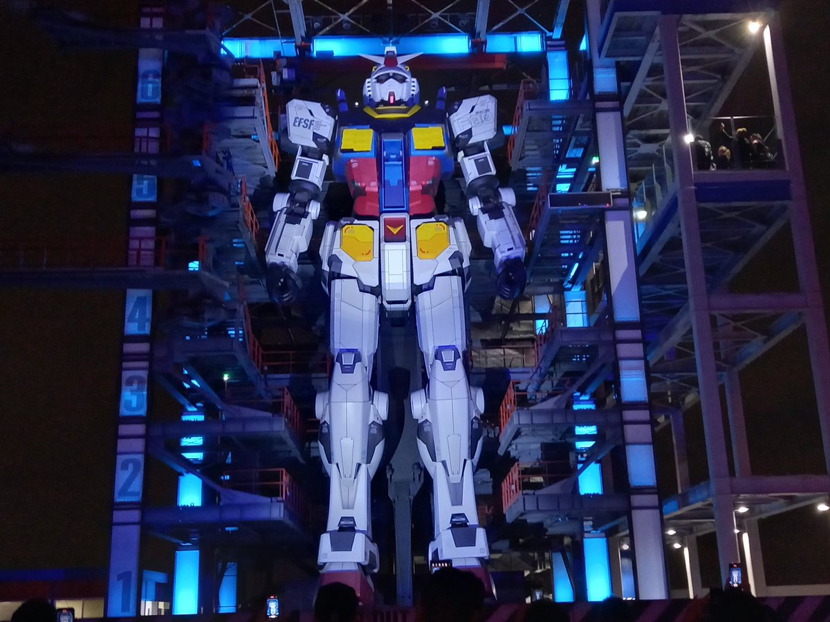 YMonochro's tweet photo. ついにライトアップされた横浜ガンダム見れた…❗　迫力満点🤩 https://t.co/YkxWKs2I9i