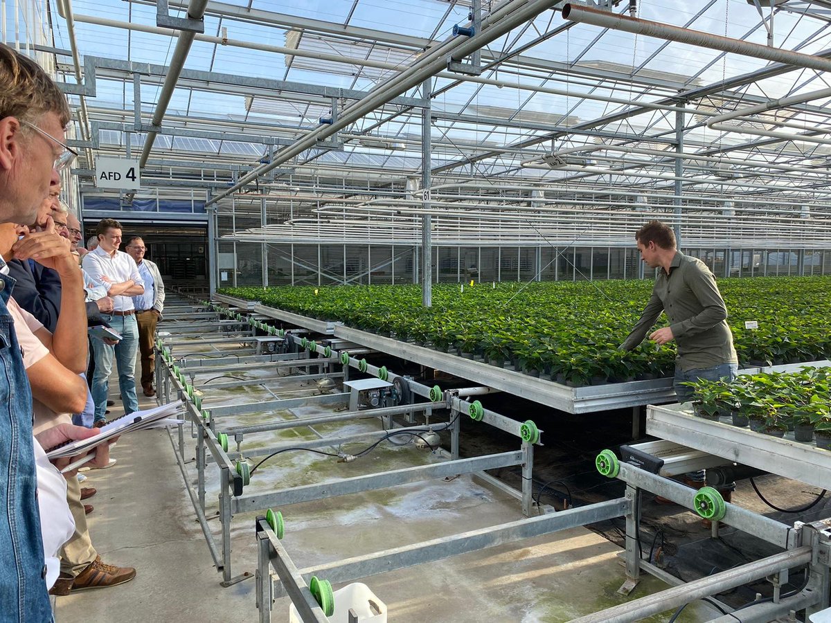 Tijd voor een nieuwe vergadercyclus. Op meerdere plekken in onze provincie gaan Statenleden in gesprek over verschillende onderwerpen. Zo ook bij <a href="/GreenportGld/">Greenport Gelderland</a>. De Staten brengen een bezoek aan kassen en spreken met ondernemers over actuele ontwikkelingen in de tuinbouw. #PSGld