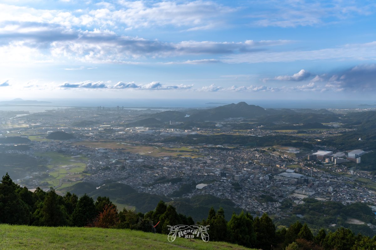 minamirental's tweet photo. 米の山展望台にレンタルバイクで行ってきた‼️

夕日を撮影しに行ったのですが、まだ日が落ちる前の、16時頃もとっても綺麗でした😄
これから冬になり寒くなってくるので、まだ本格的な寒さの前の今の時期が是非おすすめです🏍️
#米の山展望台 #バイク好きな人と繋がりたい  #写真が好きな人と繋がりたい https://t.co/zd6VJEJieS
