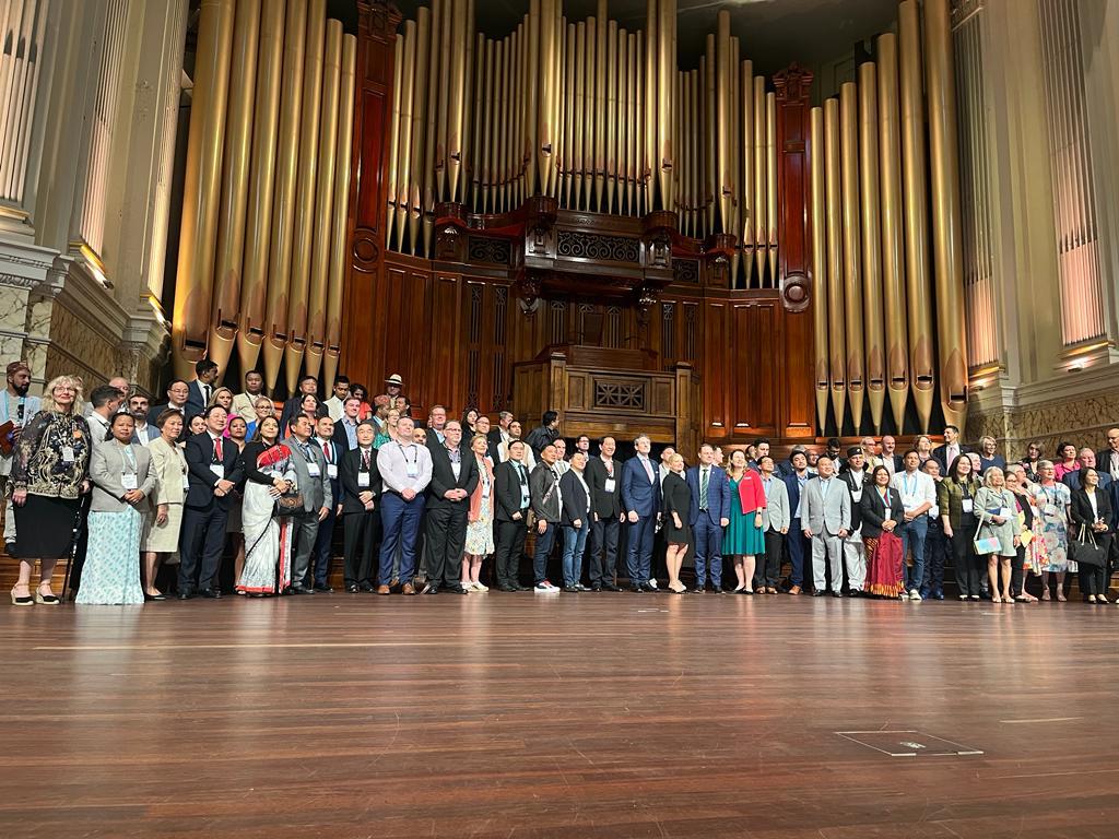 OberoiShelly's tweet photo. It was an immense pleasure to meet Mayor of Kiama, Councillor Neil Reilly, Mayor of West Torrens Councillor @MayorCoxon, Mayor of Shoalhaven Councillor @1amandafindley, Mayor of Taichung, Lu Shiow-yen among other Mayors and Deputy Mayors from across the world.

They were very impressed with the CM @ArvindKejriwal's disruptive policies.

We have to learn to learn from each other's successes, if our objective is to grow as a community, as a nation.