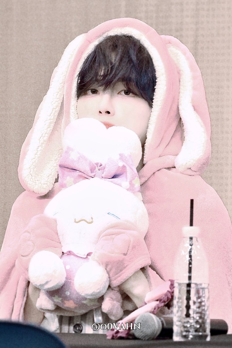 o0LAViN's tweet image. 231006 대면 HQ 

ᘏ▸◂ᘏ
꒰ ɞ̴̶̷ ·̮ ɞ̴̶̷ ꒱
/&amp;gt;💗c\ ♡
╓┈♔◦☓◦☙◦♔◦☙◦☓◦♔┈╖
         짱토냥이 짱😻 (1)
╙┈♔◦☓◦☙◦♔◦☙◦☓◦♔┈╜

#NINEi #나인아이 #ナインアイ #VAHN  #반 #バン