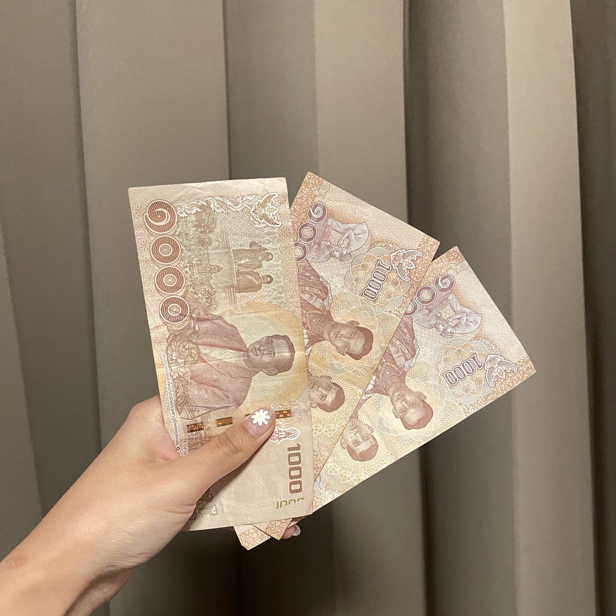 แจก 3,000!!!
❗️ขอคนที่ยังไม่เคยได้นะคะ

✨ฟอล+รีทวิตนี้+รีทวิตด้านล่างนี้

เดี๋ยวมาสุ่ม ใครเล่นแล้วรายงานตัวได้เลย