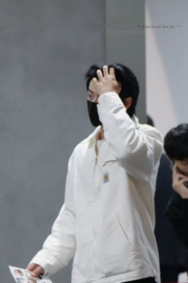 onlyeunwoofocus's tweet photo. 231011 MBC 은우 퇴근
오늘 밤9시 첫방 기대🥳
#차은우 #CHAEUNWOO https://t.co/nbHjil2xzQ