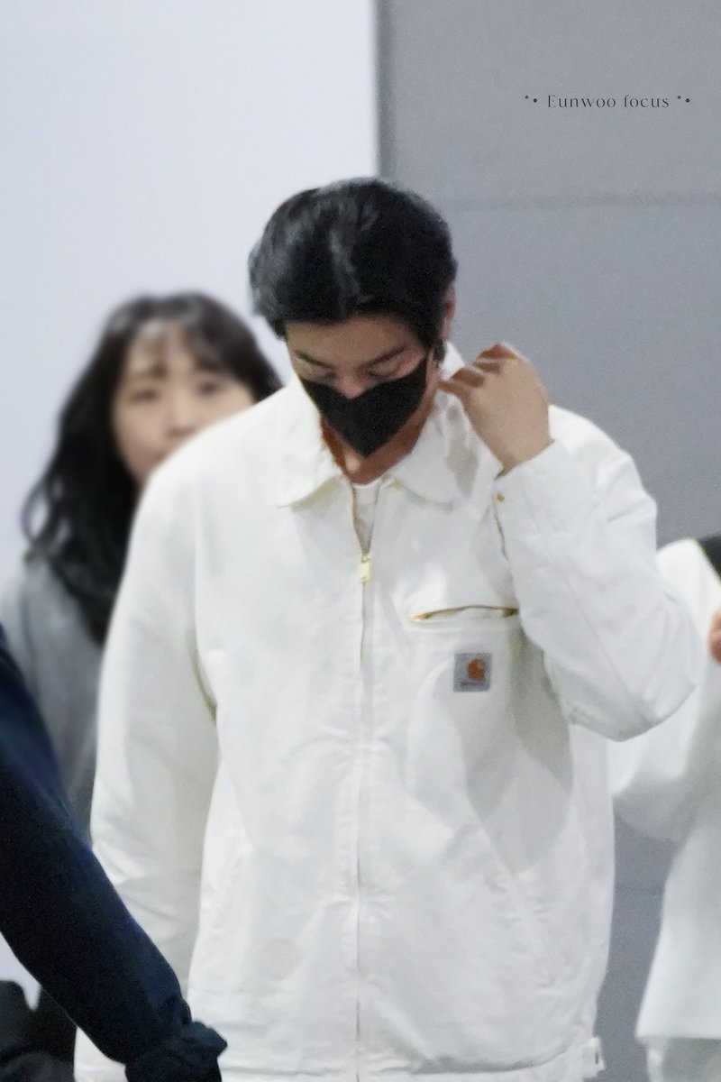 onlyeunwoofocus's tweet photo. 231011 MBC 은우 퇴근
오늘 밤9시 첫방 기대🥳
#차은우 #CHAEUNWOO https://t.co/nbHjil2xzQ
