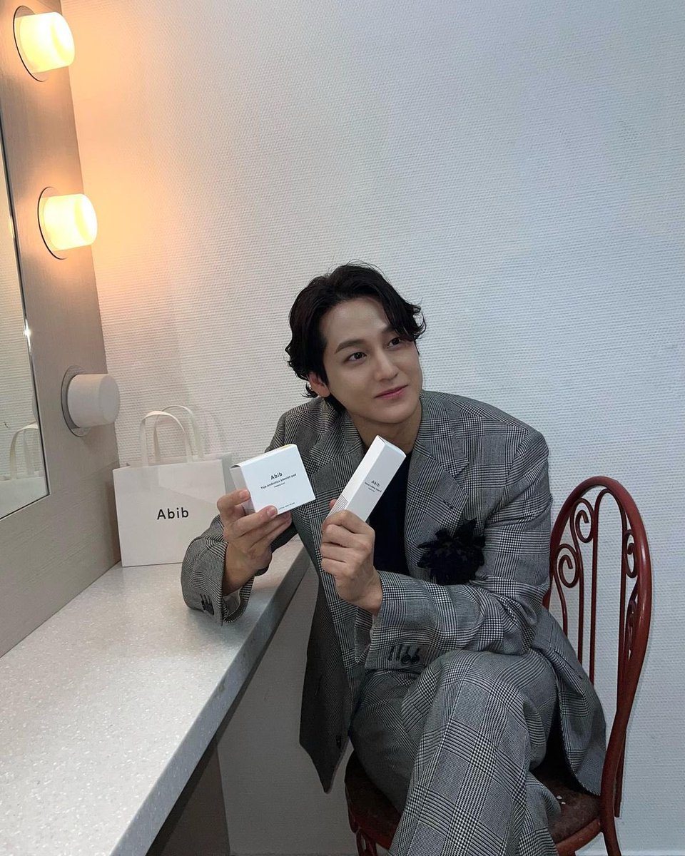 ZER07KB's tweet photo. 고마워요 아비브 ^__^b https://t.co/MNCseh4ob9