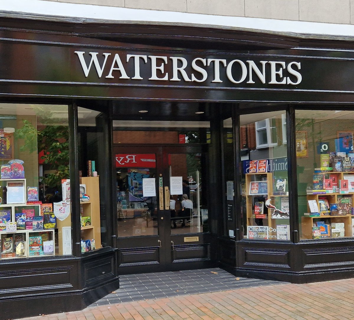 📚 Waterstones Wilmslow 📚 tweet media
