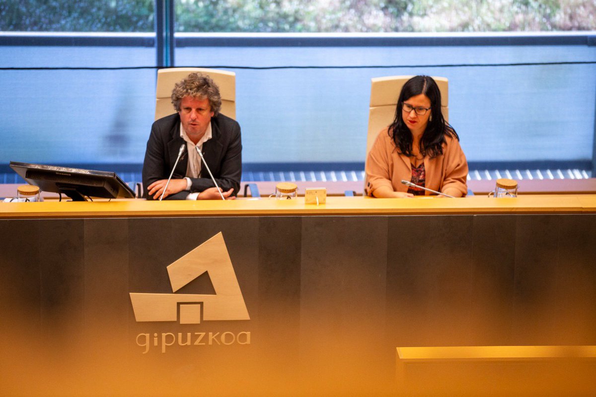 amenagoiko's tweet image. Gaurtik aurrera, Gipuzkoako Batzar Nagusietako mahaiko kidea izango naiz. Gipuzkoak aurrera egiteko eman beharreko eztabaidei ahotsa eta lekua emateko lan egingo dut.

Anbizioz aritzeko garaia da. Gure lurraldeak ezinbesteko dituen eraldaketak egitekoa.