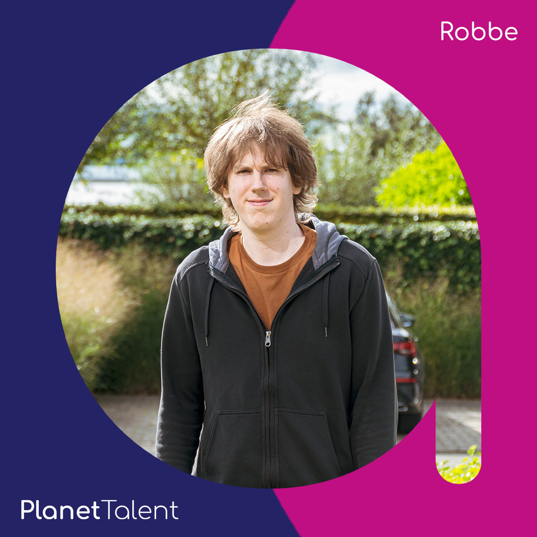 Robbe, graag zetten we jou vandaag in de spotlight, want vandaag ben je exact 2 jaar bij Planet Talent aan de slag! In die 2 jaar heb je sinds je start bij ons al grote carrièrestappen gezet. Ook je soft skills heb je op peil gebracht. Proficiat en doe zo voort! 💪