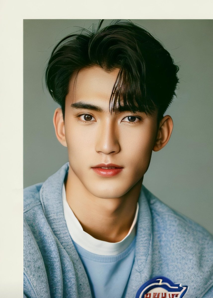 walkwithJaFirst's tweet image. First Chalongrat's (@firstfh5) AI 90's Yearbook